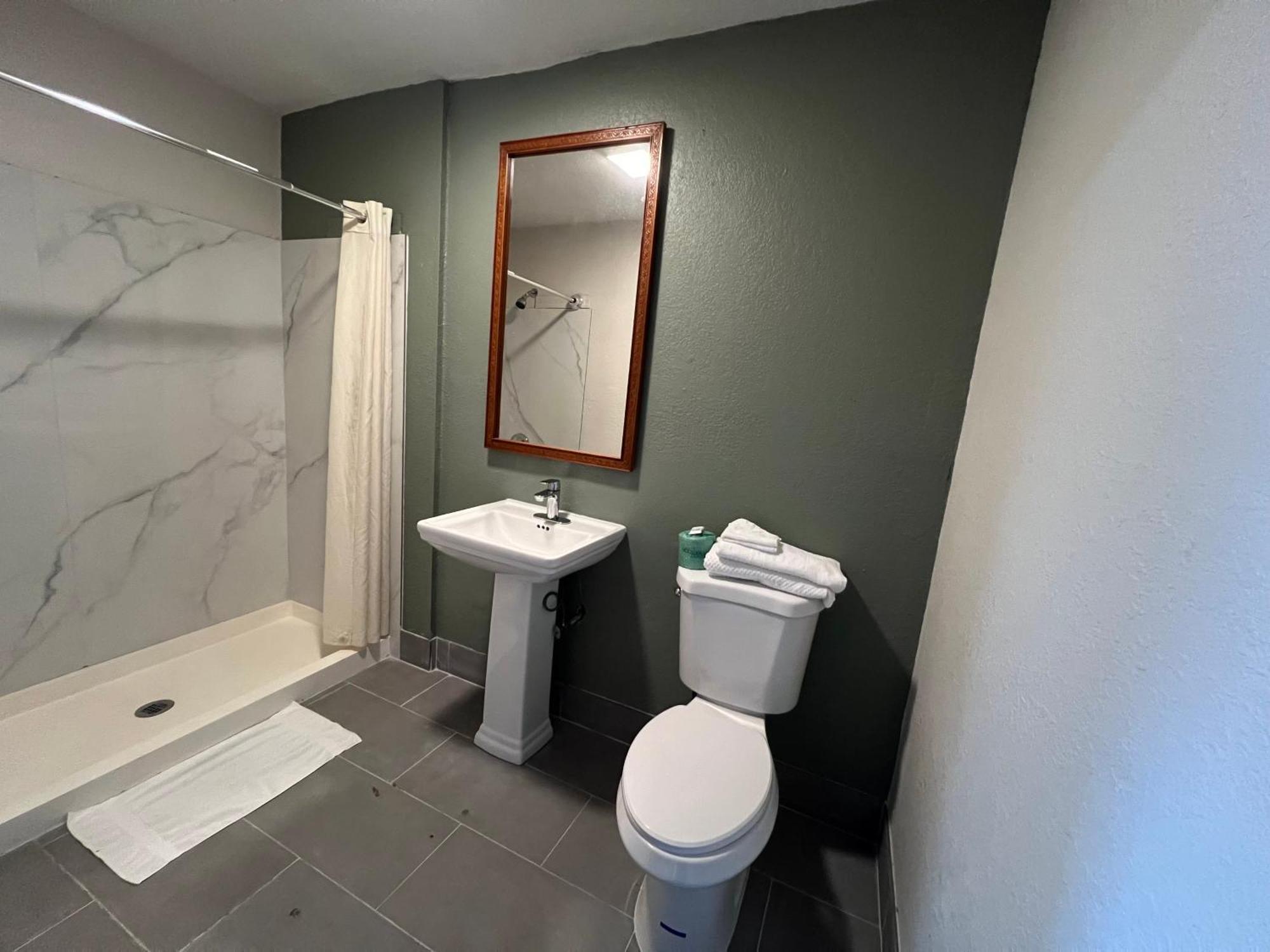 קווינסי Comfort Stay Inn מראה חיצוני תמונה